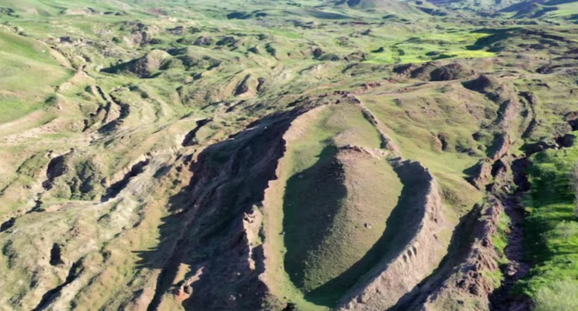 探地雷達揭示了土耳其杜魯皮納爾(Durupinar)遺址的建筑物，地貌長538英尺，與圣經(jīng)中的描述相似。
