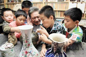 老人小區開私塾教小學生國學禮儀(圖)