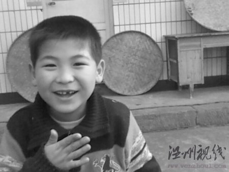 命危男孩救命捐款在醫(yī)院遭遇用錯藥和收錯費
