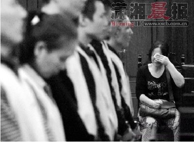 男子因疑賭博出千糾紛被亂刀砍傷