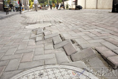 工地防護墻坍塌砸斷水管致4棟民宅停水(組圖)