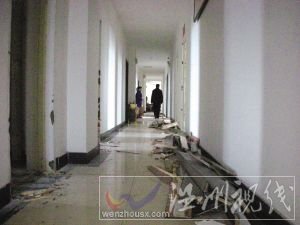 2月20日，招待所客房房門已被裝修工人拆除，招待所也已停止?fàn)I業(yè)。